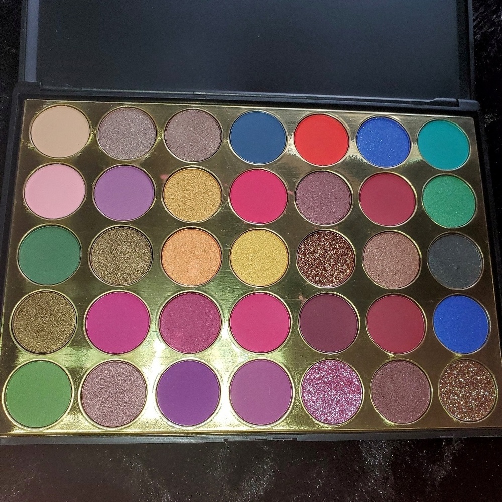 Eyeshadow palette